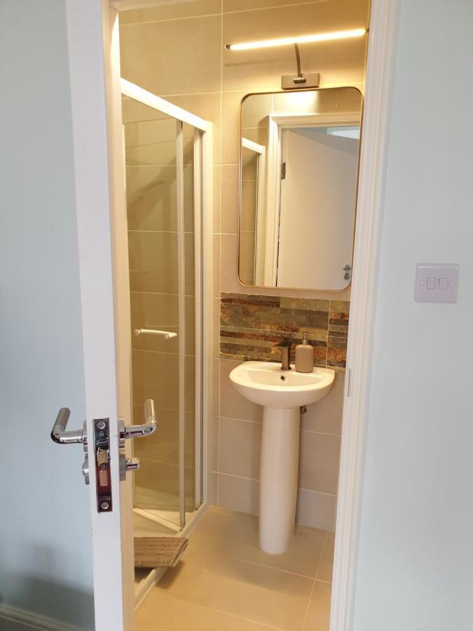 Beautiful Double En-Suite Room, Separate Entrance, Ilford, Central Line Gants Hill, Free Parking Eksteriør bilde