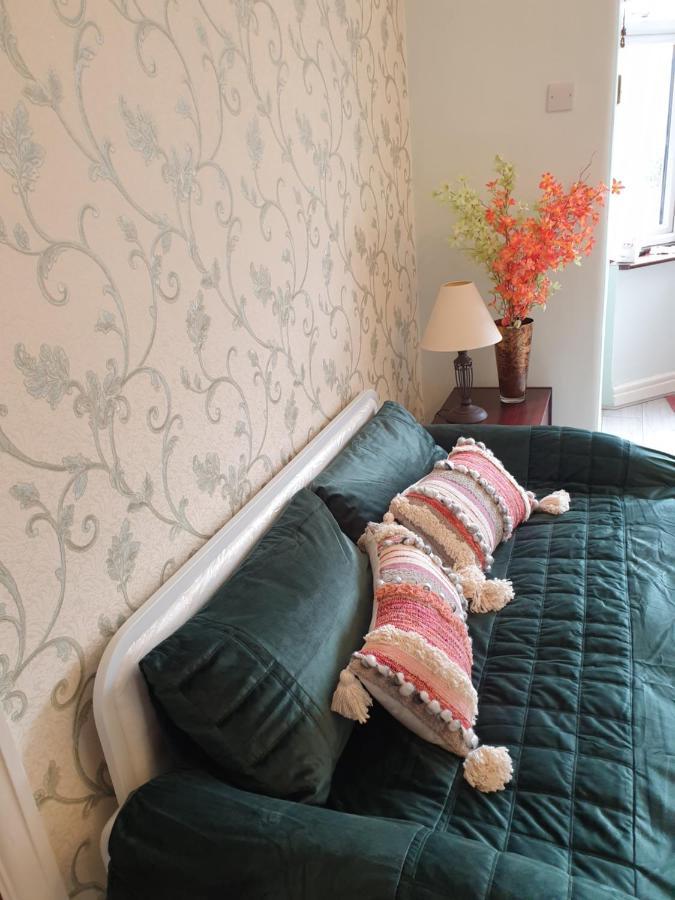 Beautiful Double En-Suite Room, Separate Entrance, Ilford, Central Line Gants Hill, Free Parking Eksteriør bilde