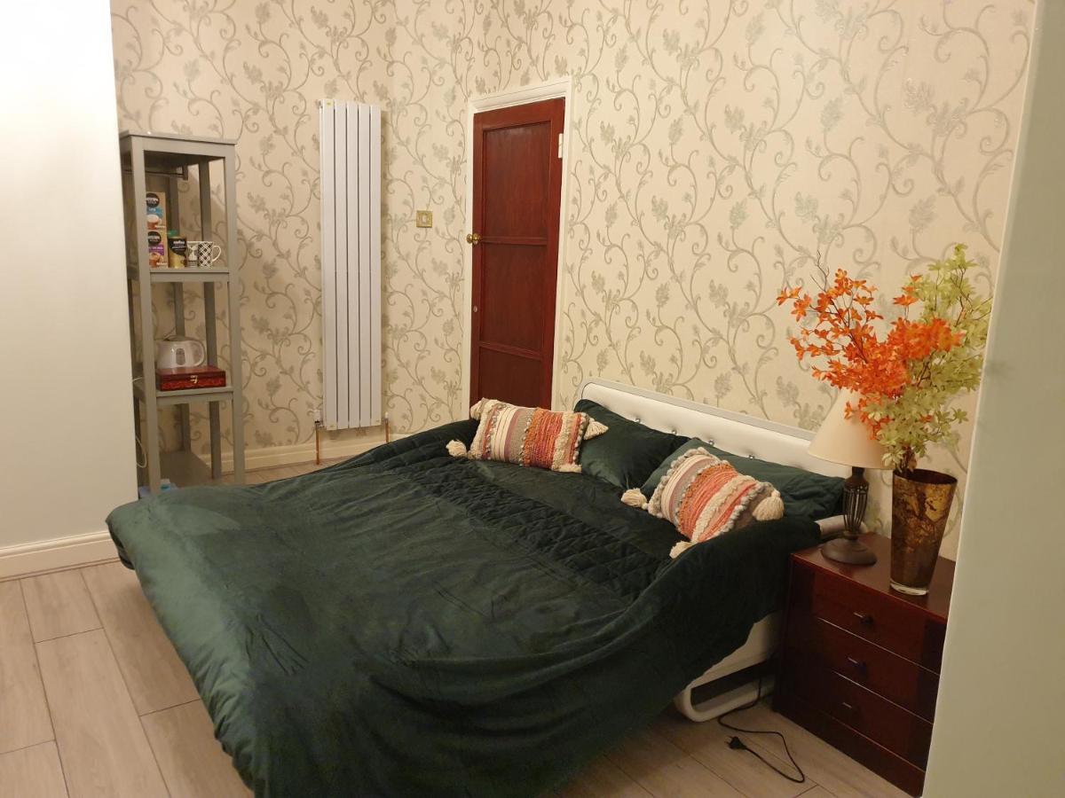 Beautiful Double En-Suite Room, Separate Entrance, Ilford, Central Line Gants Hill, Free Parking Eksteriør bilde