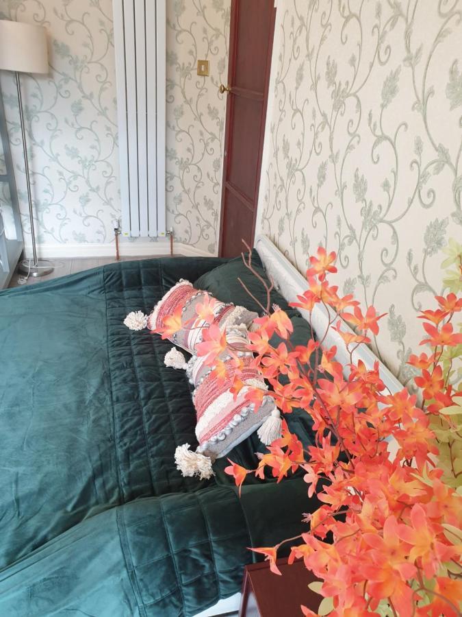 Beautiful Double En-Suite Room, Separate Entrance, Ilford, Central Line Gants Hill, Free Parking Eksteriør bilde