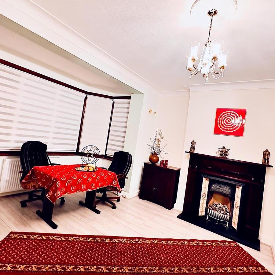 Beautiful Double En-Suite Room, Separate Entrance, Ilford, Central Line Gants Hill, Free Parking Eksteriør bilde