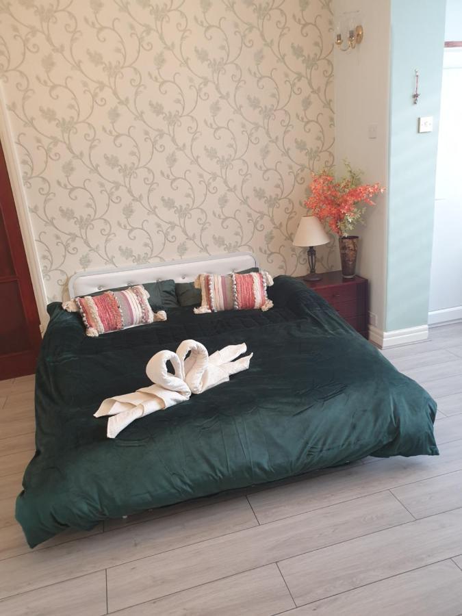 Beautiful Double En-Suite Room, Separate Entrance, Ilford, Central Line Gants Hill, Free Parking Eksteriør bilde