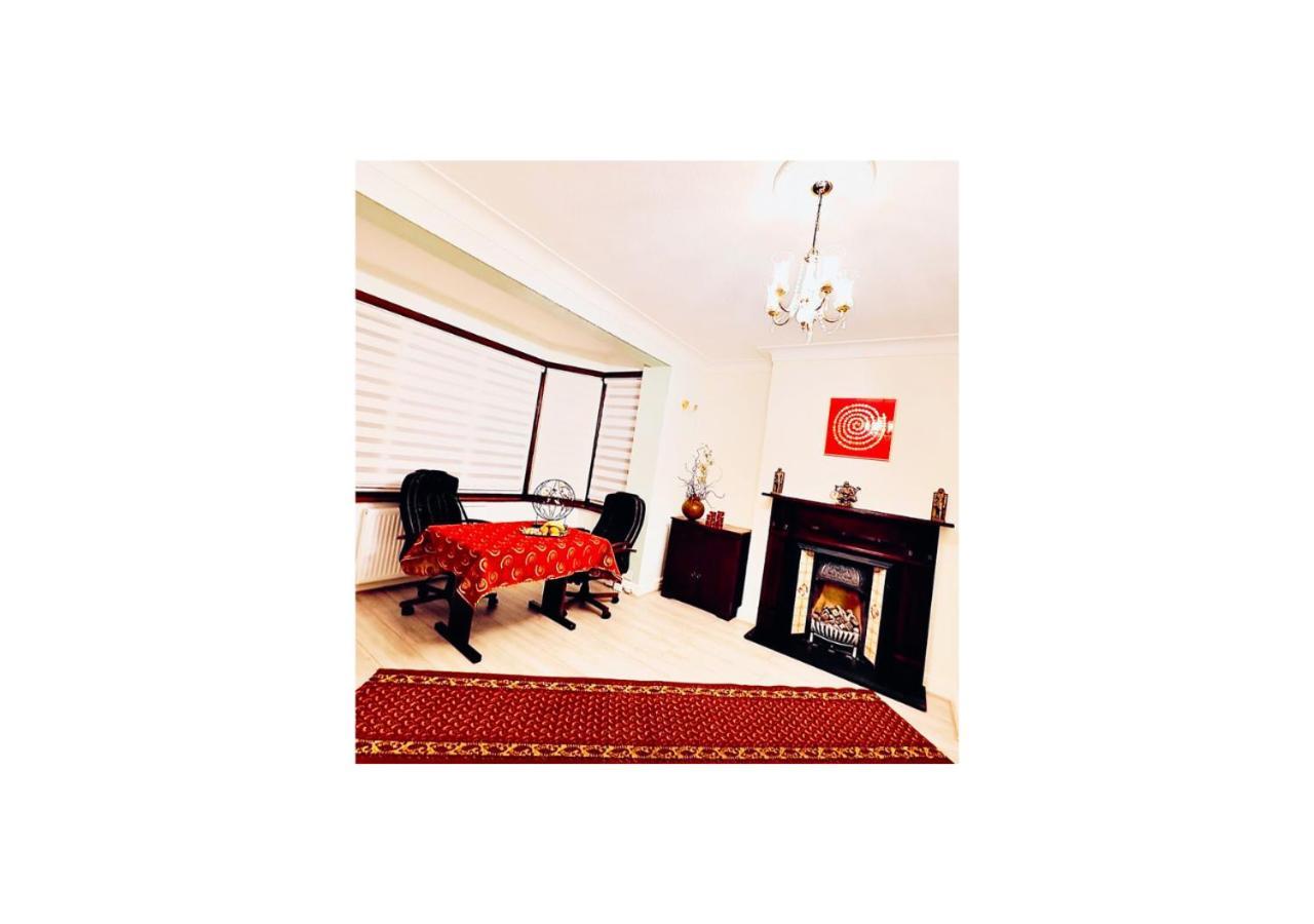 Beautiful Double En-Suite Room, Separate Entrance, Ilford, Central Line Gants Hill, Free Parking Eksteriør bilde